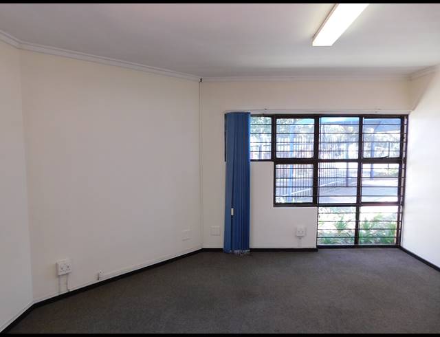 107M² OFFICE TO LET IN FERNDALE